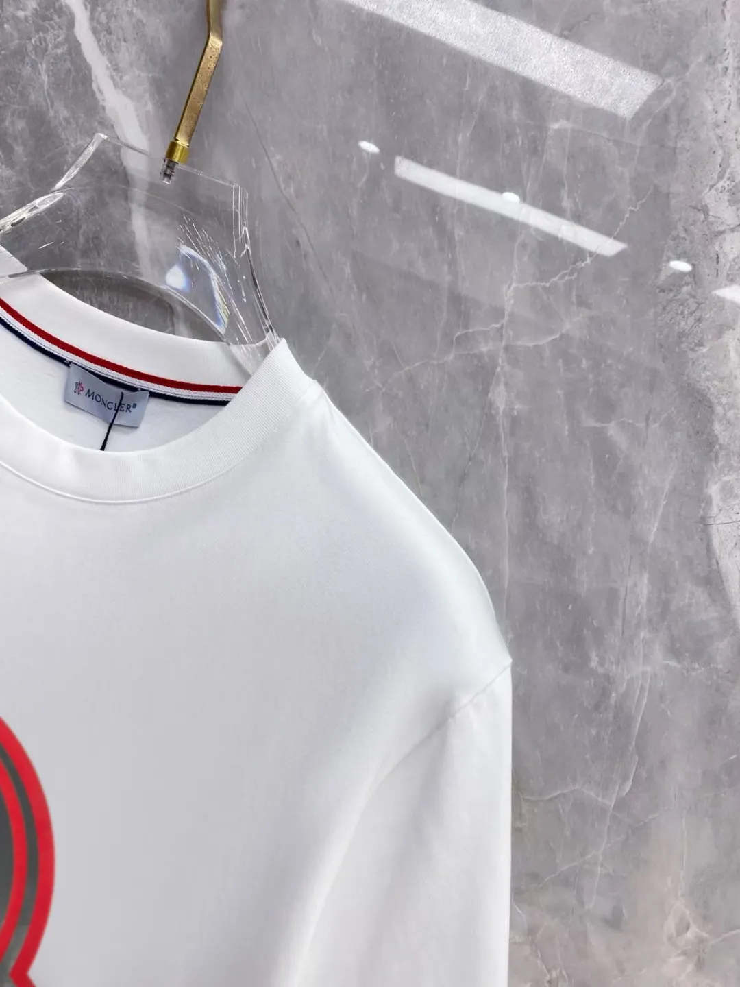 《Moncler~ 》📦 📦 2026New Arrival Quality T ， , Versatile Quality ！ ‼ 32 250G ‼ ， ， ， ， T 🤪 Sizes：S-M-L-XL-2XL ：Black，White， Same Style